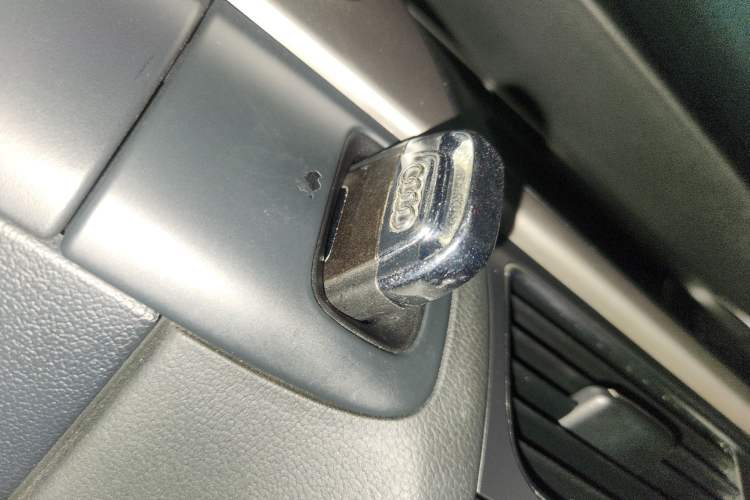 Used Audi A4L 2015 35 TFSI Automatic Standard Model Vehicle Key