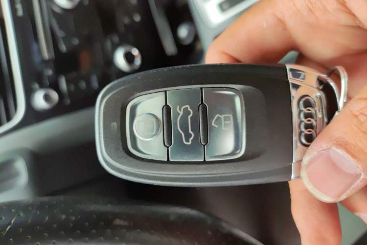 Used Audi A4L 2015 35 TFSI Automatic Standard Model Vehicle Key