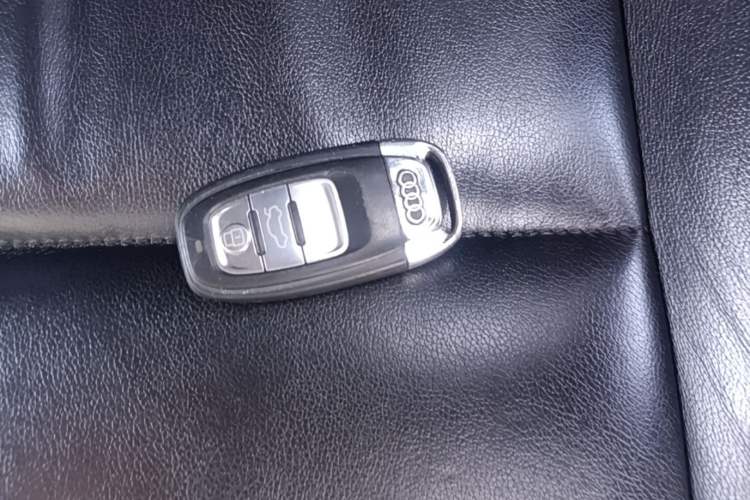 Used Audi A4L 2015 35 TFSI Automatic Standard Model Vehicle Key