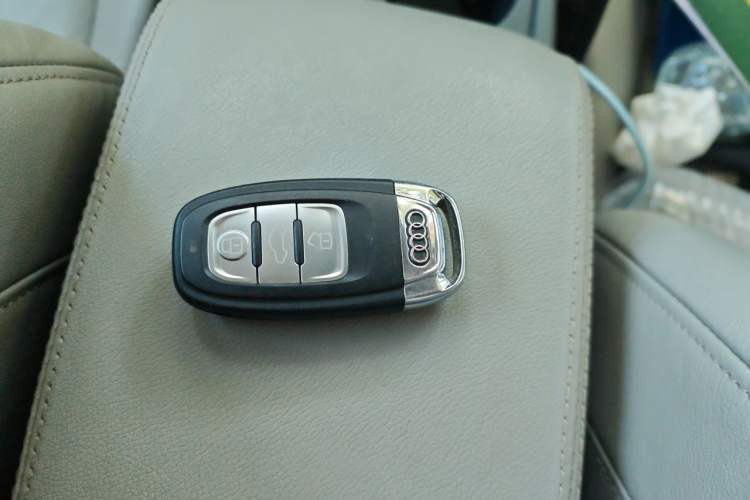 Used Audi A4L 2015 35 TFSI Automatic Standard Model Vehicle Key