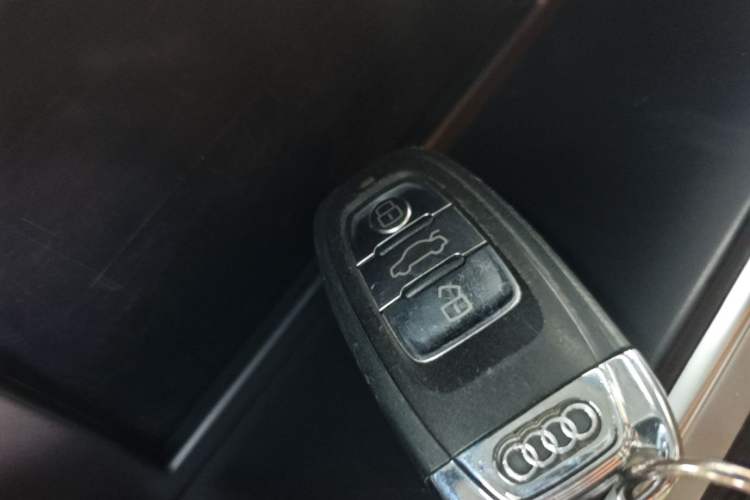 Used Audi A4L 2015 35 TFSI Automatic Standard Model Vehicle Key