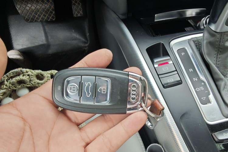 Used Audi A4L 2015 35 TFSI Automatic Standard Model Vehicle Key