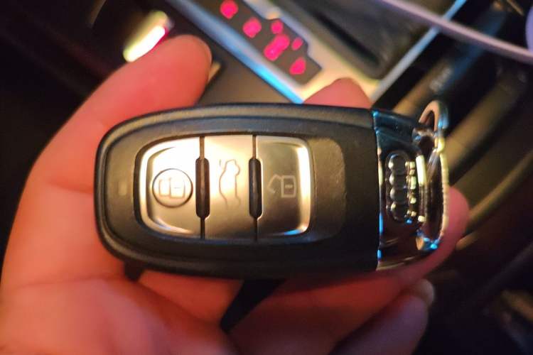 Used Audi A4L 2015 35 TFSI Automatic Comfort Model Vehicle Key