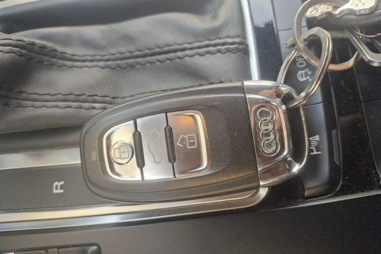 Used Audi A4L 2015 35 TFSI Automatic Comfort Model Vehicle Key