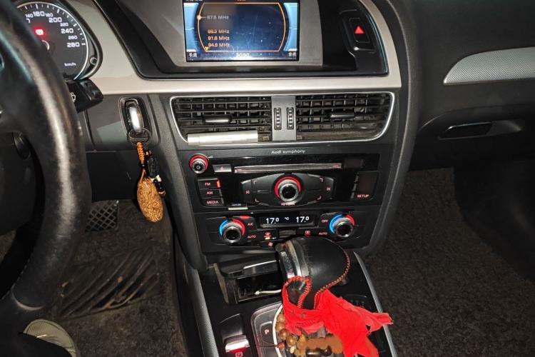 Used Audi A4L 2015 35 TFSI Automatic Standard Model Audio And AC Panel