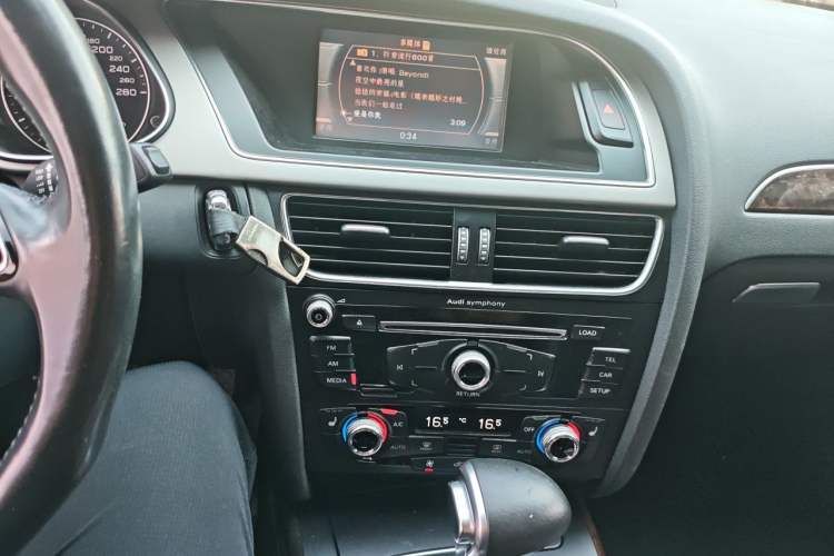 Used Audi A4L 2015 35 TFSI Automatic Comfort Model Audio And AC Panel