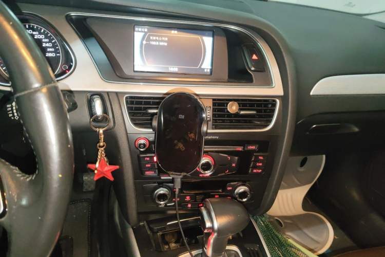 Used Audi A4L 2015 35 TFSI Automatic Standard Model Audio And AC Panel