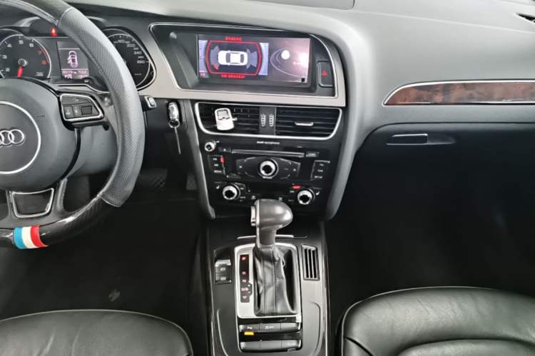 Used Audi A4L 2015 35 TFSI Automatic Comfort Model Audio And AC Panel
