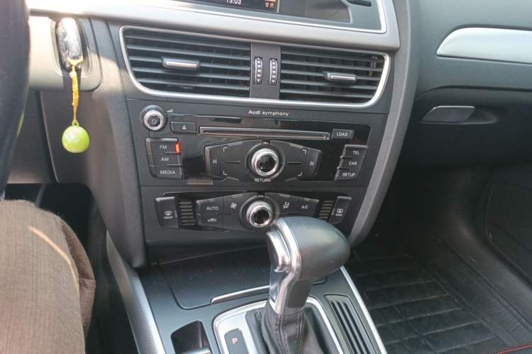 Used Audi A4L 2015 35 TFSI Automatic Standard Model Audio And AC Panel