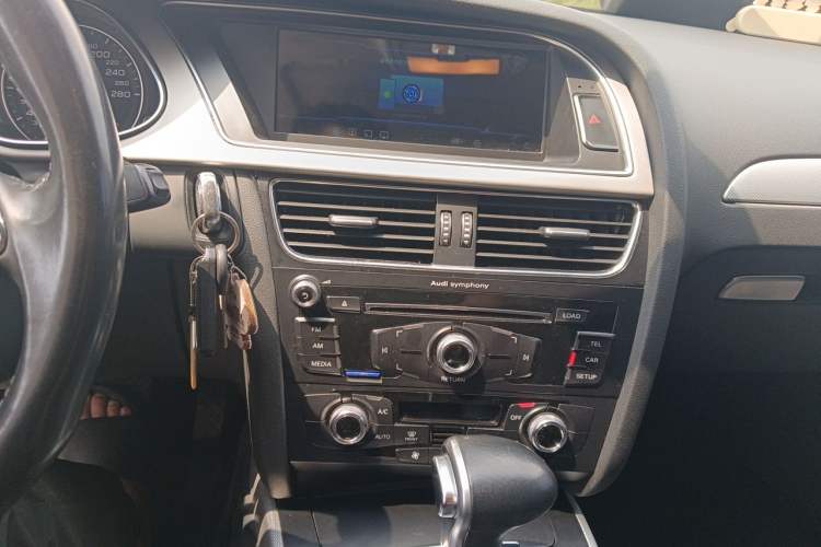 Used Audi A4L 2015 35 TFSI Automatic Standard Model Audio And AC Panel