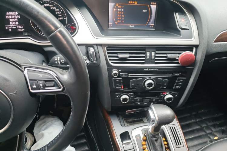 Used Audi A4L 2015 35 TFSI Automatic Comfort Model Audio And AC Panel