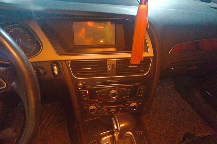Used Audi A4L 2015 35 TFSI Automatic Comfort Model Audio And AC Panel