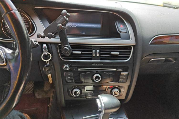 Used Audi A4L 2015 35 TFSI Automatic Comfort Model Audio And AC Panel