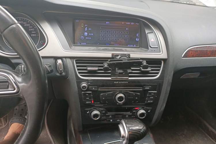 Used Audi A4L 2015 35 TFSI Automatic Comfort Model Audio And AC Panel