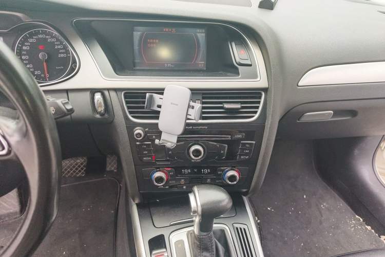 Used Audi A4L 2015 35 TFSI Automatic Standard Model Audio And AC Panel