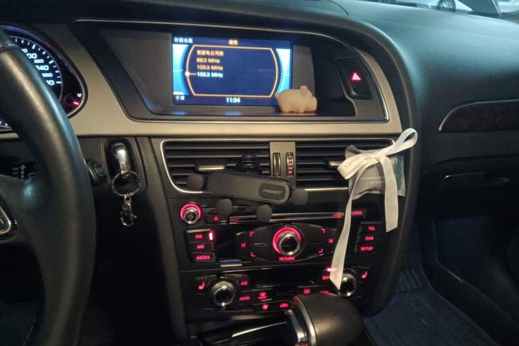 Used Audi A4L 2015 35 TFSI Automatic Comfort Model Audio And AC Panel