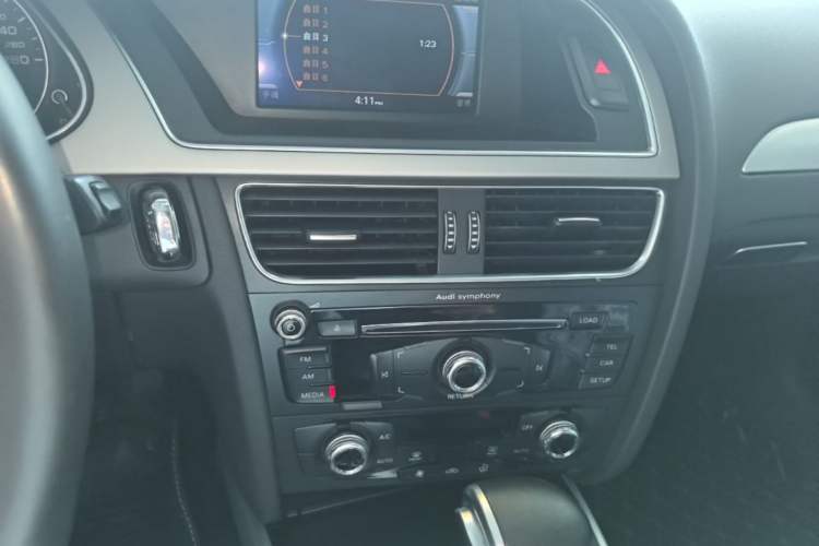 Used Audi A4L 2015 35 TFSI Automatic Standard Model Audio And AC Panel