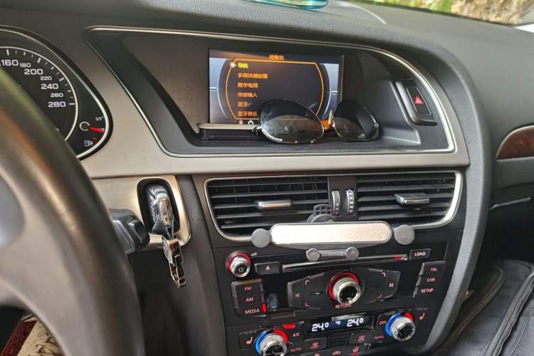 Used Audi A4L 2015 35 TFSI Automatic Comfort Model Audio And AC Panel