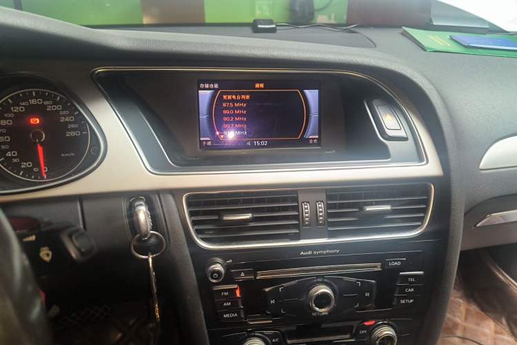Used Audi A4L 2015 35 TFSI Automatic Standard Model Audio And AC Panel