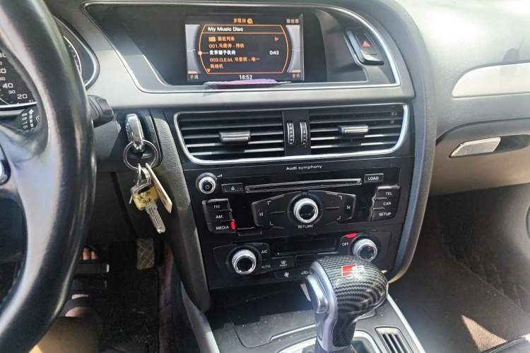 Used Audi A4L 2015 35 TFSI Automatic Standard Model Audio And AC Panel