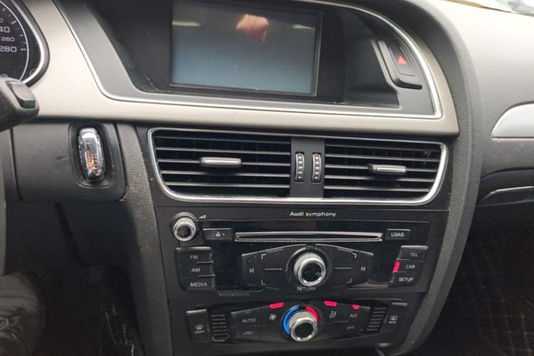 Used Audi A4L 2015 30 TFSI Automatic Comfort Model Audio And AC Panel