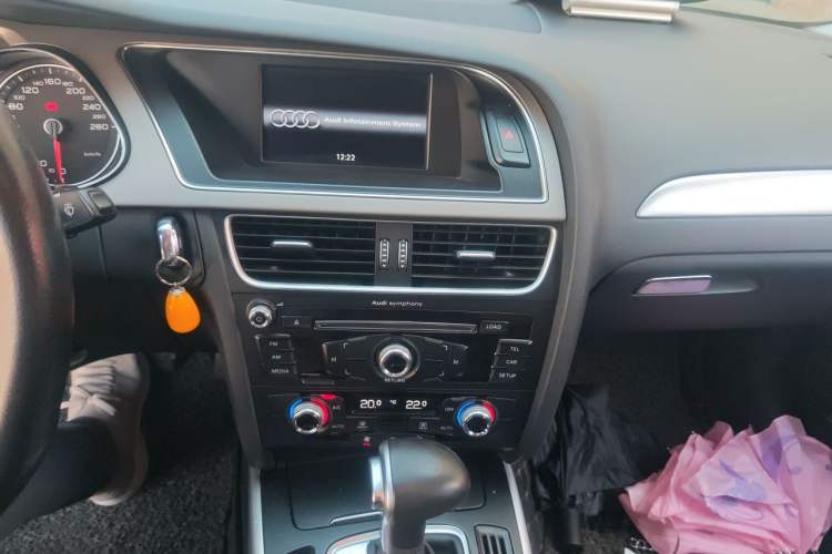 Used Audi A4L 2015 35 TFSI Automatic Standard Model Audio And AC Panel