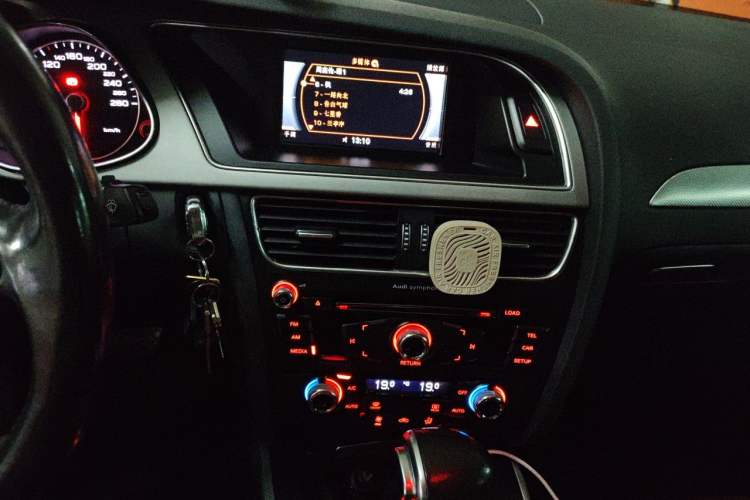 Used Audi A4L 2015 35 TFSI Automatic Standard Model Audio And AC Panel