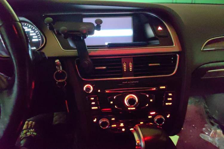 Used Audi A4L 2015 35 TFSI Automatic Comfort Model Audio And AC Panel