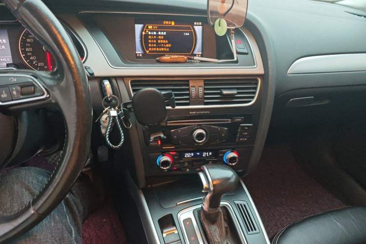 Used Audi A4L 2015 35 TFSI Automatic Standard Model Audio And AC Panel