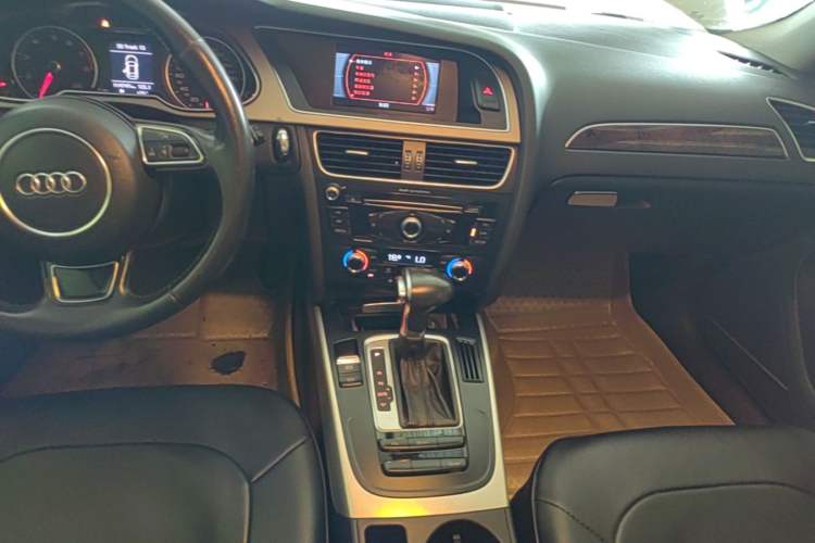 Used Audi A4L 2015 35 TFSI Automatic Standard Model Audio And AC Panel