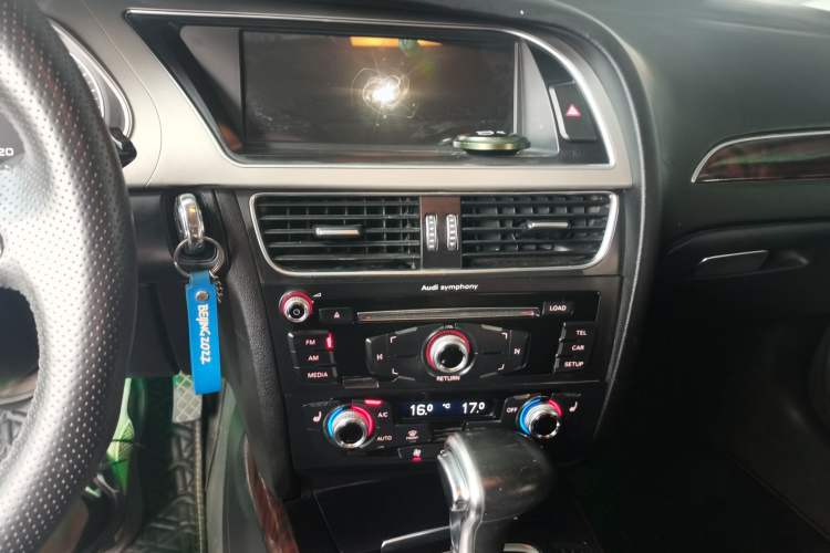 Used Audi A4L 2015 35 TFSI Automatic Comfort Model Audio And AC Panel