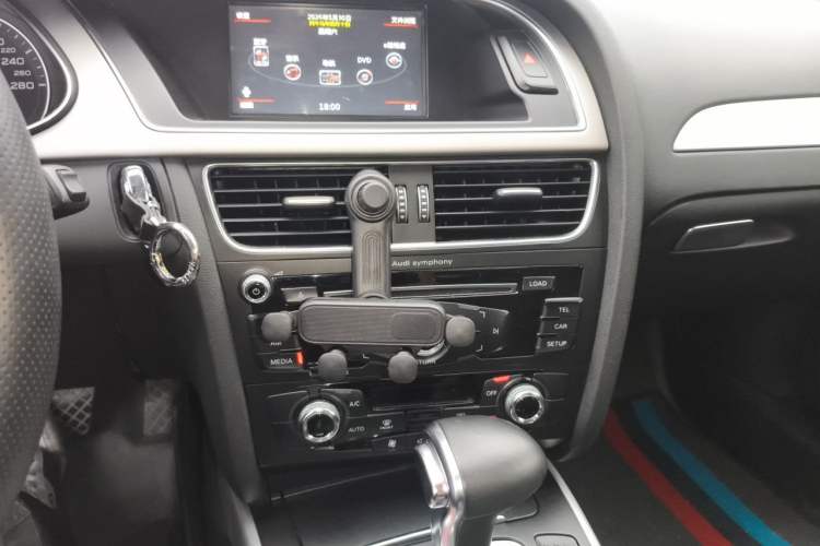 Used Audi A4L 2015 35 TFSI Automatic Standard Model Audio And AC Panel