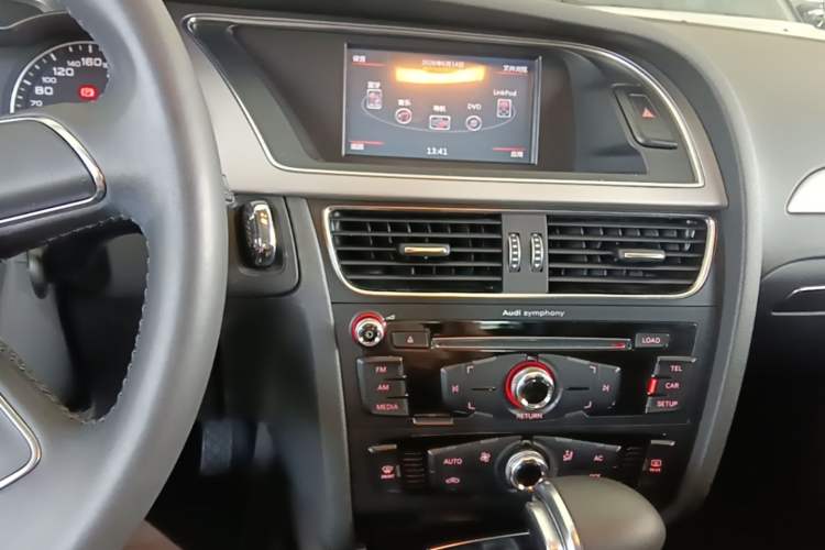 Used Audi A4L 2015 30 TFSI Automatic Comfort Model Audio And AC Panel
