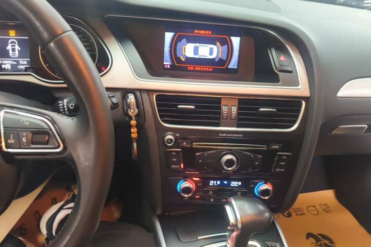 Used Audi A4L 2015 35 TFSI Automatic Standard Model Audio And AC Panel