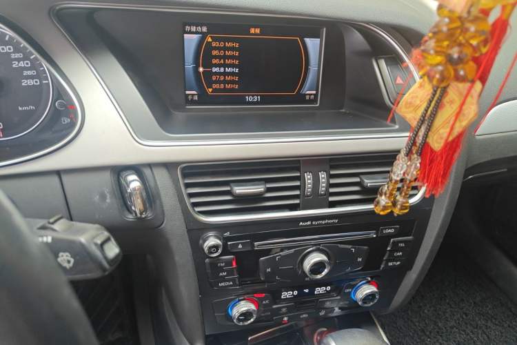 Used Audi A4L 2015 35 TFSI Automatic Standard Model Audio And AC Panel