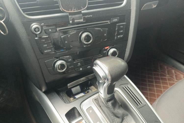 Used Audi A4L 2015 35 TFSI Automatic Standard Model Audio And AC Panel