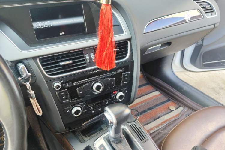 Used Audi A4L 2015 35 TFSI Automatic Comfort Model Audio And AC Panel