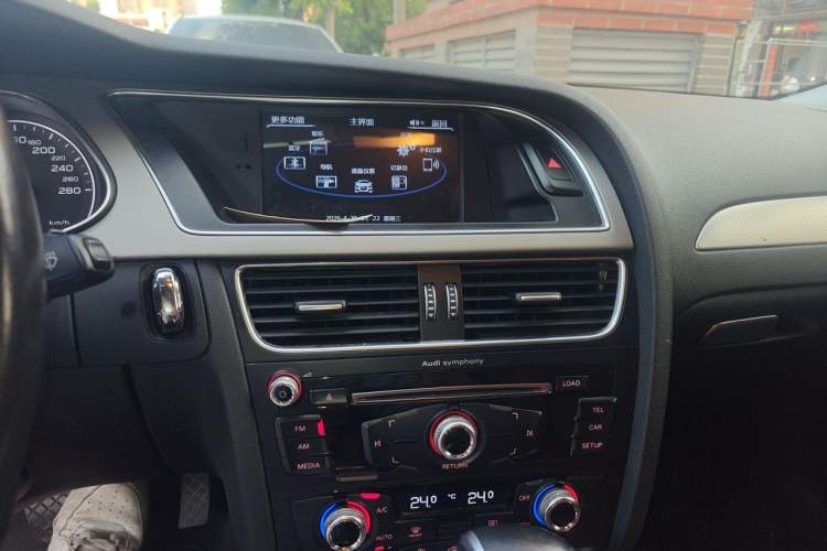 Used Audi A4L 2015 35 TFSI Automatic Standard Model Audio And AC Panel