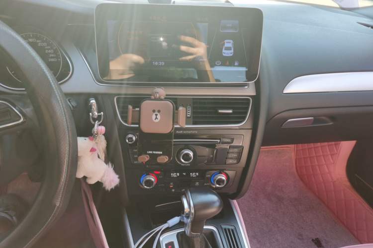 Used Audi A4L 2015 35 TFSI Automatic Standard Model Audio And AC Panel