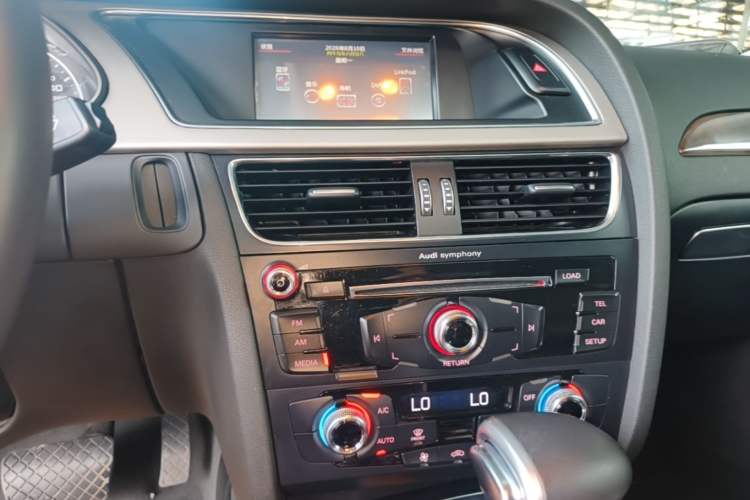 Used Audi A4L 2015 35 TFSI Automatic Standard Model Audio And AC Panel