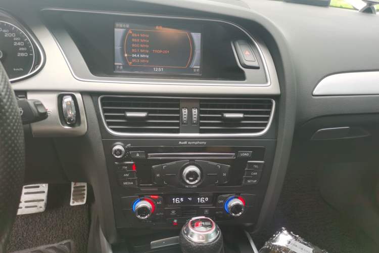 Used Audi A4L 2015 45 TFSI quattro Individual Sport Edition Audio And AC Panel