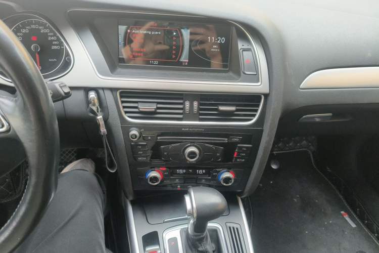 Used Audi A4L 2015 35 TFSI Automatic Comfort Model Audio And AC Panel
