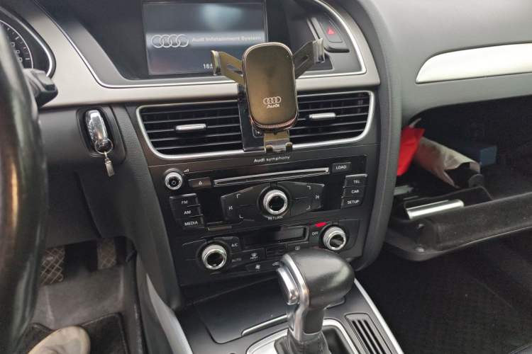 Used Audi A4L 2015 35 TFSI Automatic Standard Model Audio And AC Panel