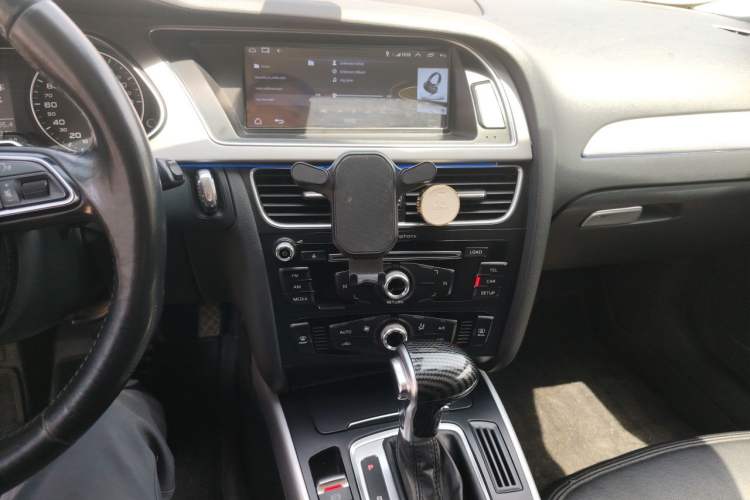 Used Audi A4L 2015 30 TFSI Automatic Comfort Model Audio And AC Panel