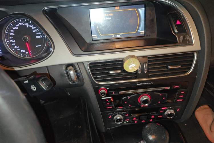 Used Audi A4L 2015 35 TFSI Automatic Comfort Model Audio And AC Panel