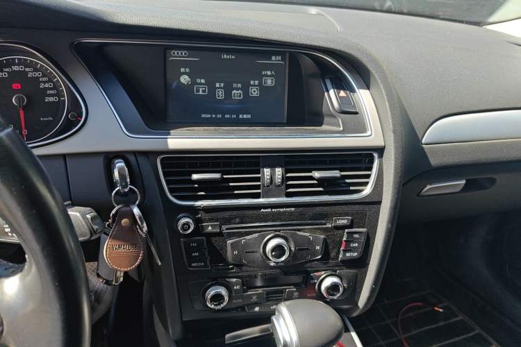 Used Audi A4L 2015 35 TFSI Automatic Standard Model Audio And AC Panel