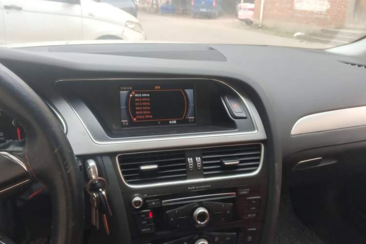 Used Audi A4L 2015 30 TFSI Automatic Comfort Model Audio And AC Panel