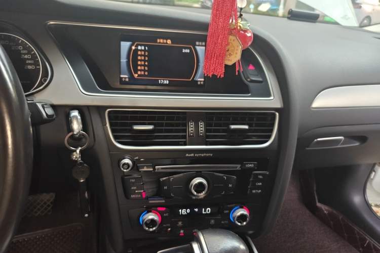 Used Audi A4L 2015 35 TFSI Automatic Standard Model Audio And AC Panel