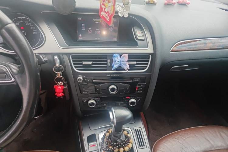 Used Audi A4L 2015 35 TFSI Automatic Comfort Model Audio And AC Panel