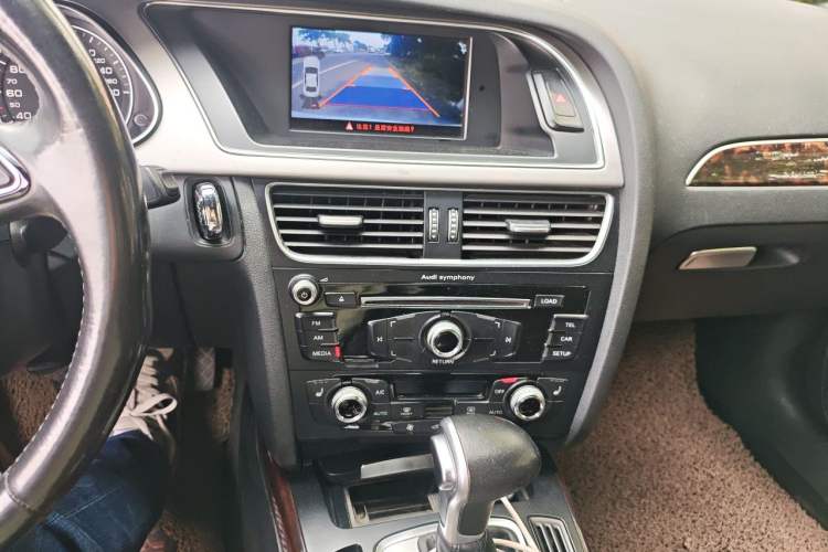 Used Audi A4L 2015 35 TFSI Automatic Comfort Model Audio And AC Panel